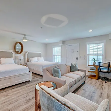 3005 Queen Suite, 3Rd Floor Surfside